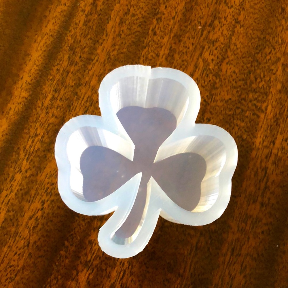 New Honest Ice silicone shamrock ice cube mold / tray